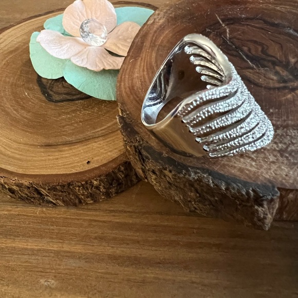 Sterling silver stunning ring- eye catcher - Picture 3 of 4